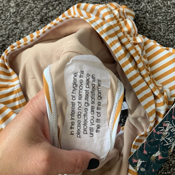 Kortni Jeane mid ruffle bottoms - Picture 5 of 6